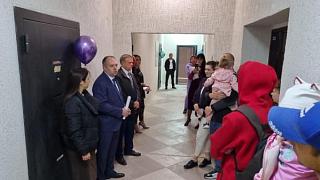 Вручены ключи от жилых помещений детям-сиротам